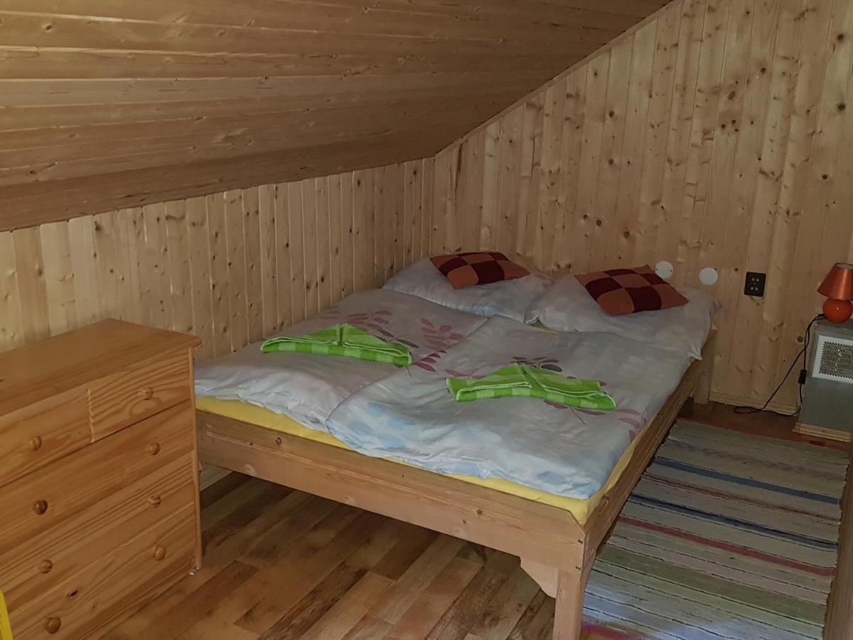 Chata Pod Skalou Valaska Exterior photo