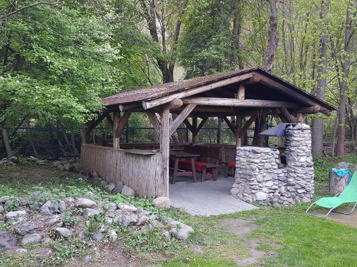 Chata Pod Skalou Valaska Exterior photo
