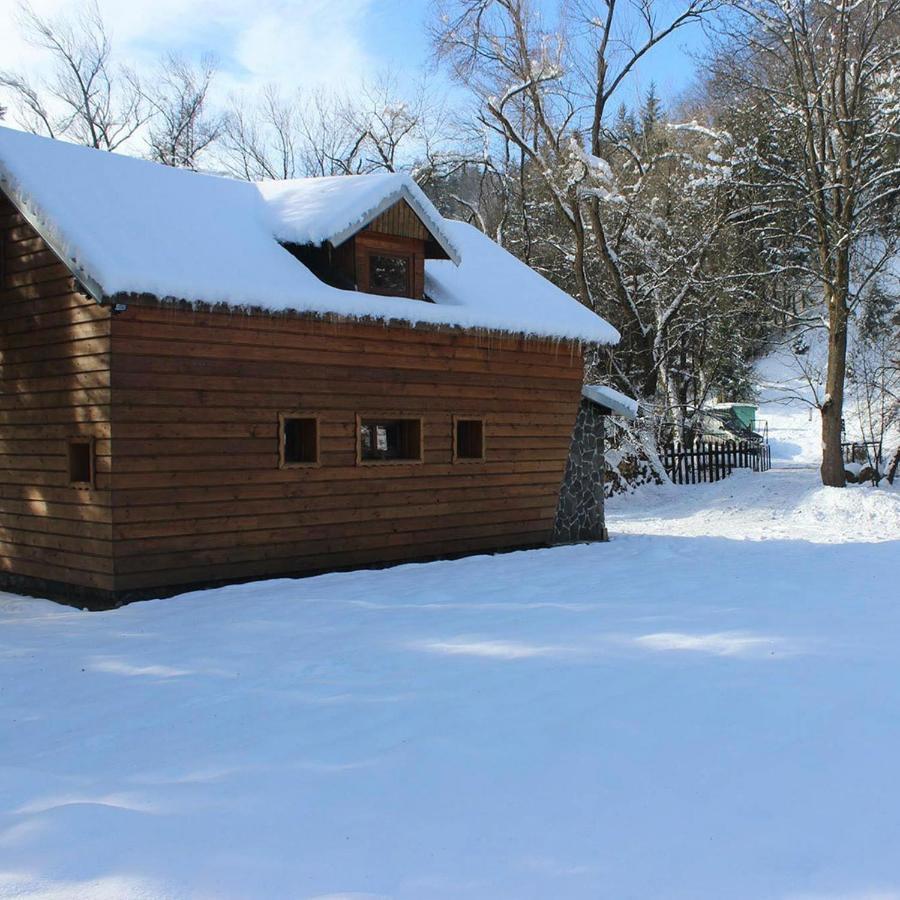 Chata Pod Skalou Valaska Exterior photo