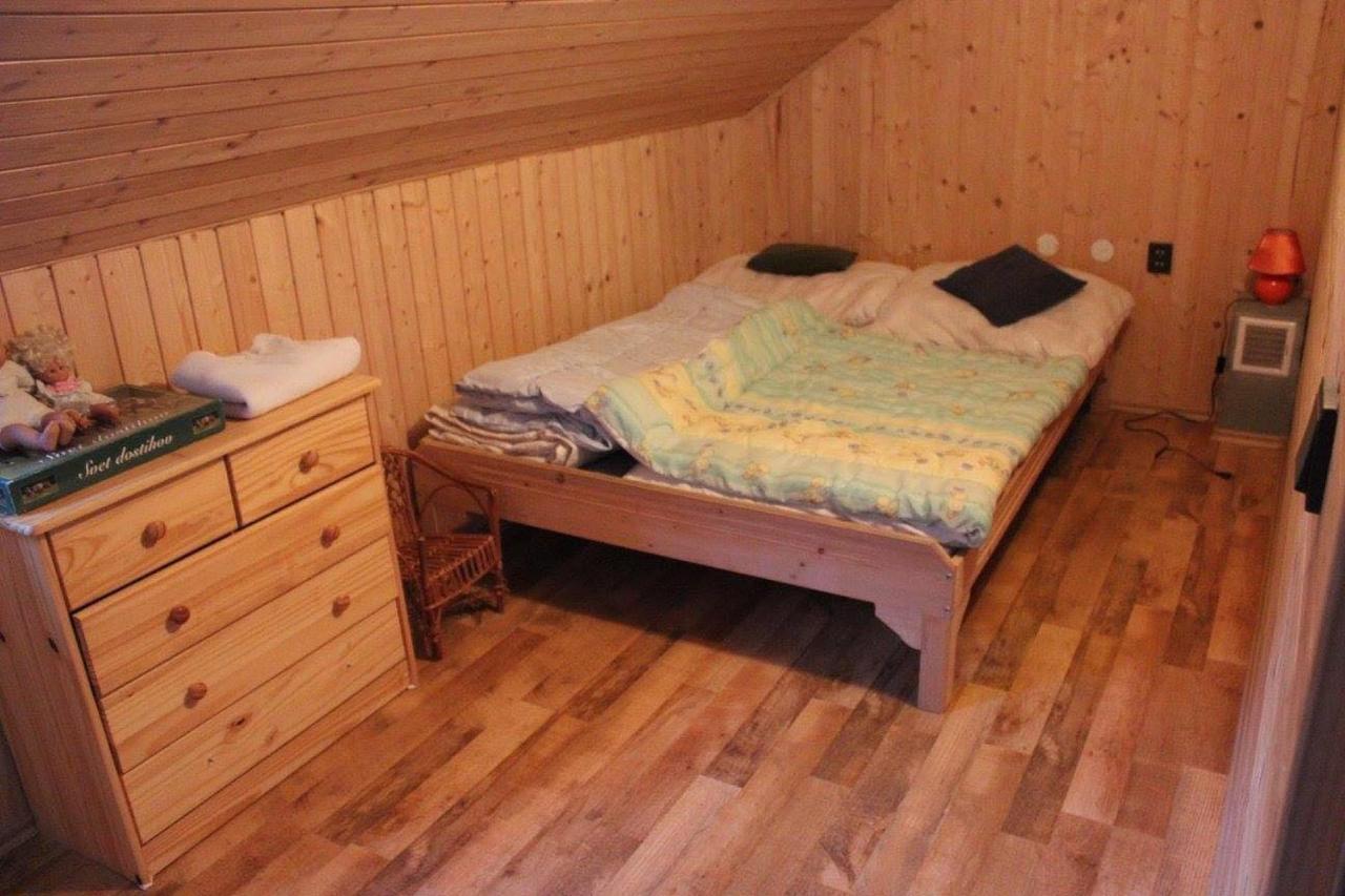 Chata Pod Skalou Valaska Exterior photo
