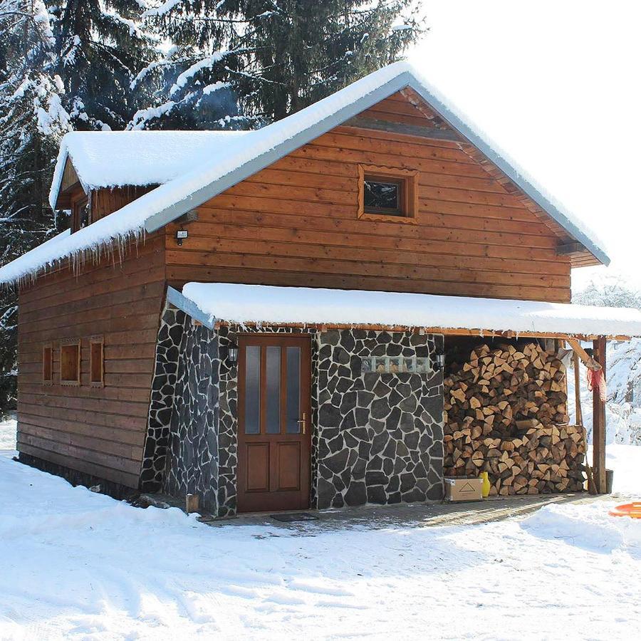 Chata Pod Skalou Valaska Exterior photo